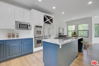 2741 Rinconia Dr in Los Angeles, CA - Building Photo - Building Photo