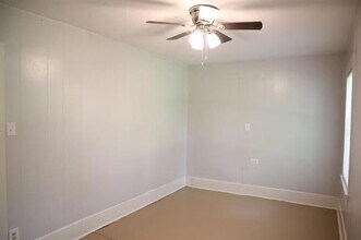 1116 N Bell Ave in Denton, TX - Building Photo - Building Photo