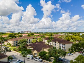 Pinehurst Club in Hollywood, FL - Building Photo - Building Photo