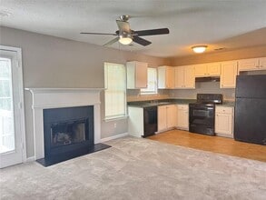 4044 Robin Cir in College Park, GA - Building Photo - Building Photo