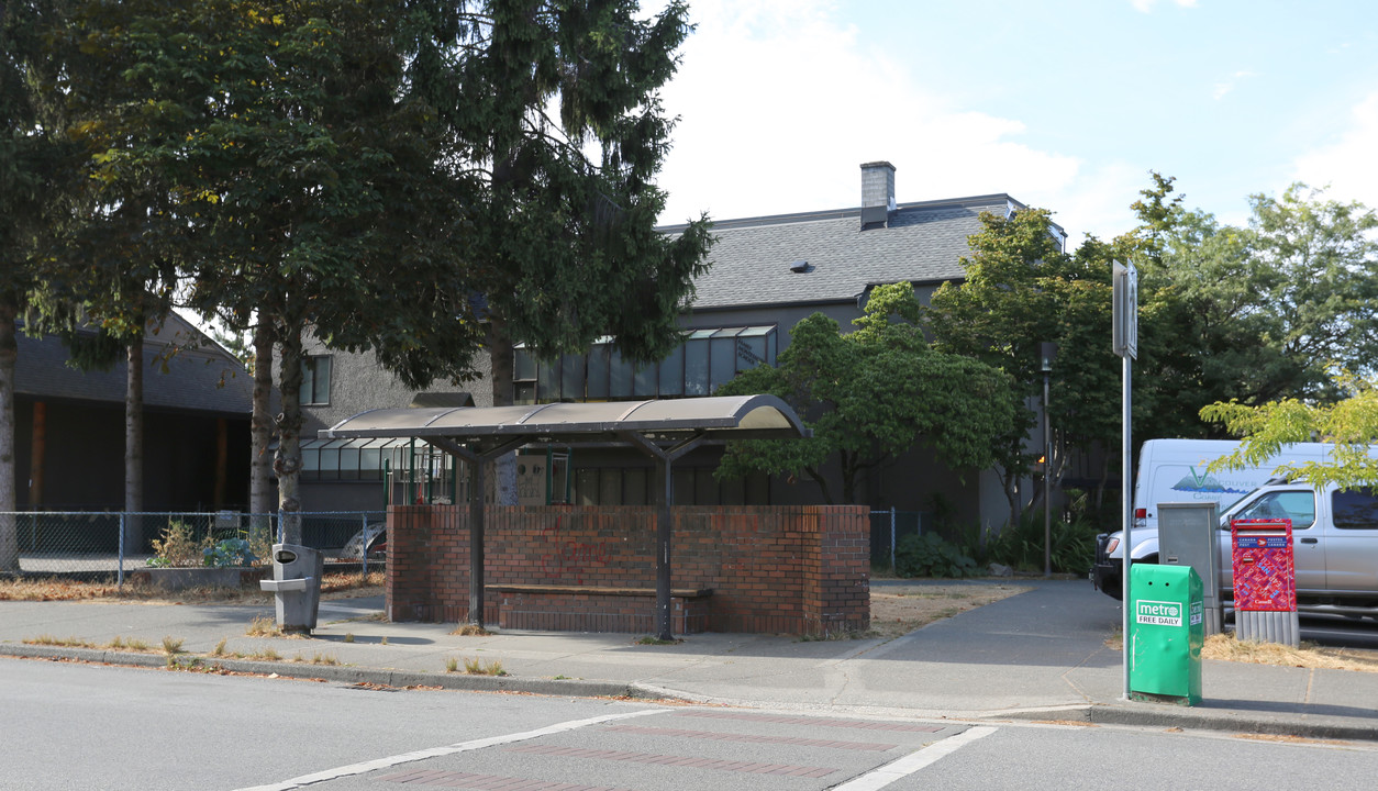 Vancoeverden Court in Vancouver, BC - Building Photo