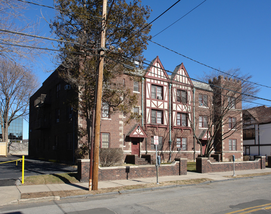 20-22 Spring St in Stamford, CT - Building Photo