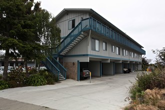 The Alhambra Plaza in El Granada, CA - Building Photo - Building Photo