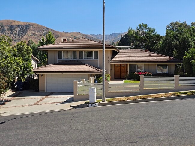 property at 19259 Braemore Rd