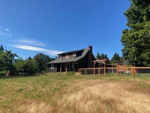 9 Spencer Hill Rd in White Salmon, WA - Building Photo - Building Photo