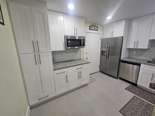 2271 NW 47th Terrace in Lauderhill, FL - Foto de edificio - Building Photo