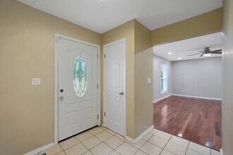 1356 Larchmont Dr in Buffalo Grove, IL - Building Photo - Building Photo