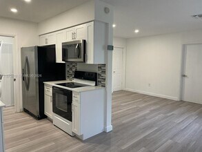 800 N 58th Ave in Hollywood, FL - Building Photo - Building Photo