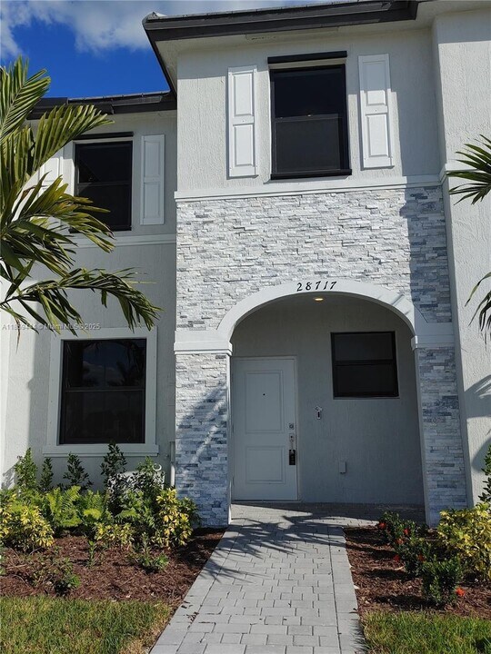 28717 SW 132nd Pl in Homestead, FL - Foto de edificio