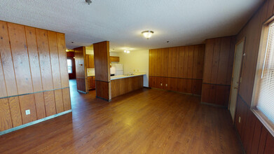 417 McGoodwin St in Warrensburg, MO - Building Photo - Interior Photo