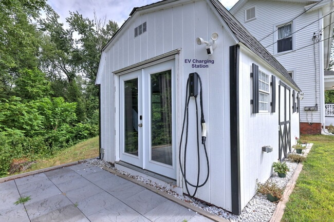 64 Parker Terrace in Glastonbury, CT - Building Photo - Building Photo
