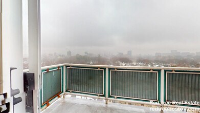 185 Freeman St, Unit 935 in Brookline, MA - Building Photo - Building Photo