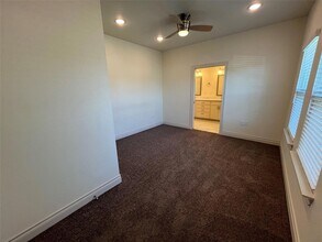 2105 Tiger Trail, Unit 602 in Round Rock, TX - Building Photo - Building Photo