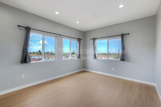2394 W Jewett St in San Diego, CA - Building Photo - Building Photo