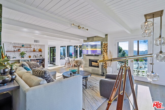 3288 Wrightwood Dr in Los Angeles, CA - Building Photo - Building Photo