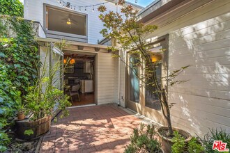 1659 N Beverly Glen Blvd in Los Angeles, CA - Building Photo - Building Photo