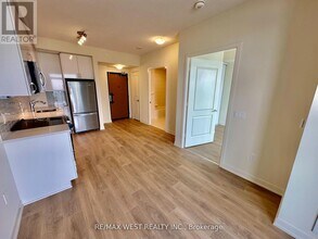 38 Annie Craig Dr in Toronto, ON - Building Photo - Building Photo