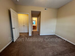 12500 Townepark Way in Louisville, KY - Building Photo - Building Photo