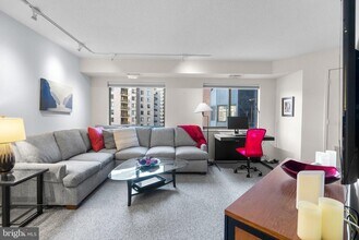 900 N Stafford St in Arlington, VA - Building Photo - Building Photo