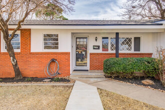 5207 16th St in Lubbock, TX - Building Photo - Building Photo