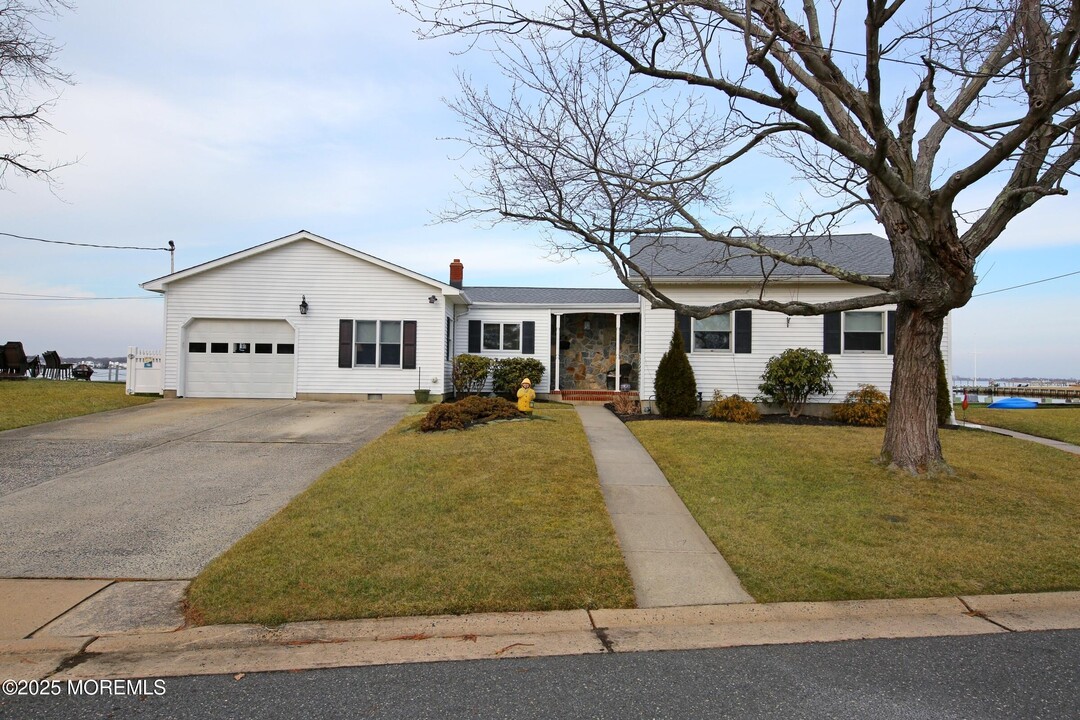 87 Cayuga Ave in Oceanport, NJ - Building Photo