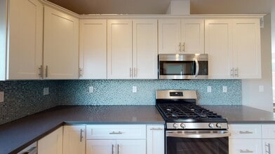 25105 Del Mar Ave in Hayward, CA - Building Photo - Building Photo