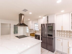 611 SW 64th Way in Pembroke Pines, FL - Building Photo - Building Photo