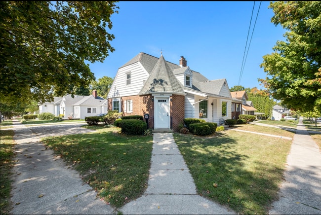 191 E Division St NE in Rockford, MI - Building Photo - Building Photo