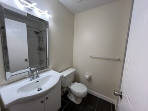 76 Baseline Rd W in London, ON - Building Photo - Building Photo