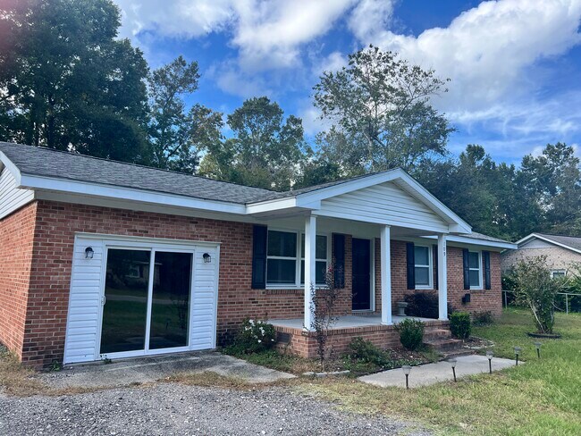 109 Shearin Hills Dr in Castle Hayne, NC - Building Photo - Building Photo