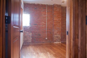 518 W College St in Springfield, MO - Building Photo - Building Photo