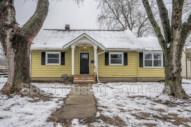 property at 1211 S Maywood Ave