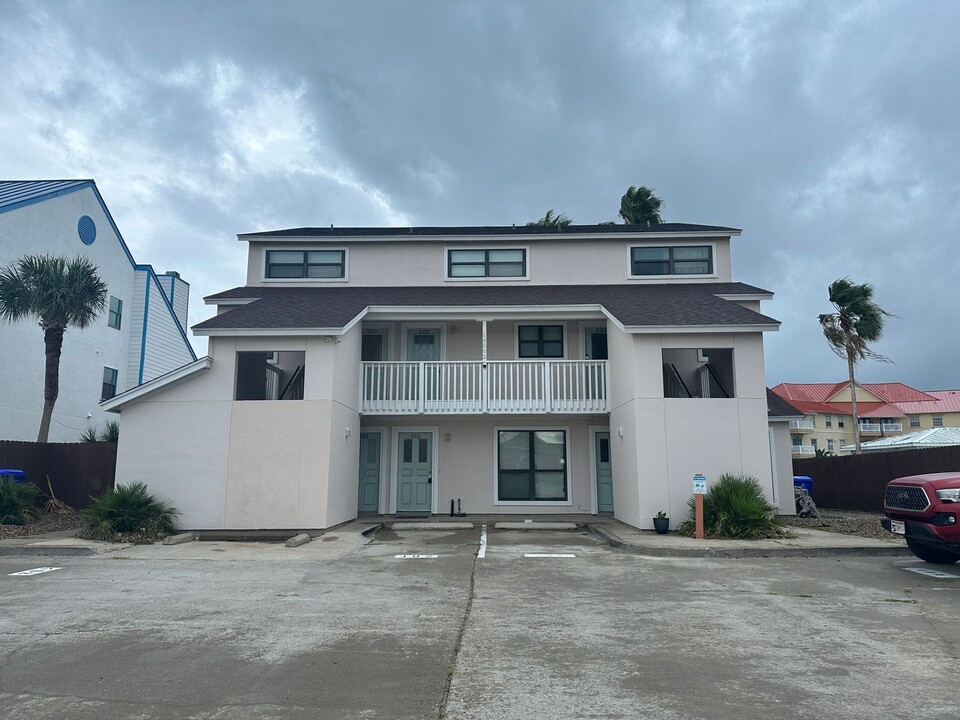 14502 E Cabana St in Corpus Christi, TX - Foto de edificio