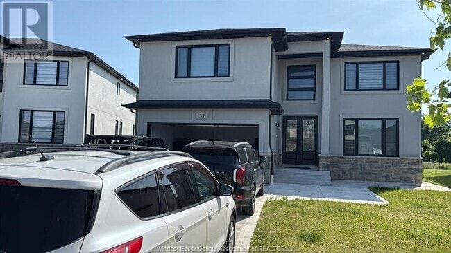 35 Kingsbridge Dr