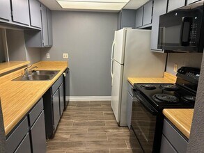 2818 S Bartell Dr in Houston, TX - Foto de edificio - Building Photo