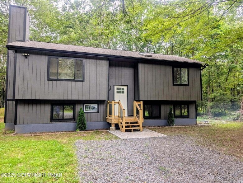 95 Meckesville Rd in Albrightsville, PA - Building Photo