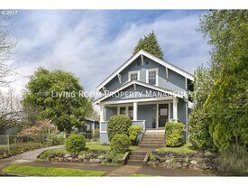 6303 SE Windsor Ct in Portland, OR - Building Photo