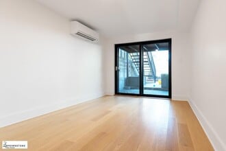 9 1st St, Unit 1 in Brooklyn, NY - Foto de edificio - Building Photo