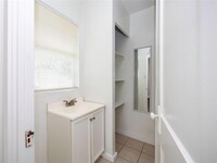 903 Oakhurst St photo'