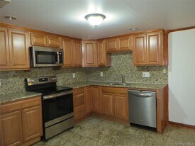 2 E Main St in Middletown, NY - Building Photo