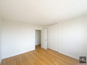 W 87th St in New York, NY - Building Photo - Building Photo
