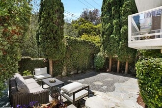 402 Iris Ave in Newport Beach, CA - Building Photo - Building Photo