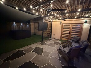 5912 Harvest Hill Rd in Dallas, TX - Foto de edificio - Building Photo