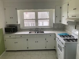 89 Town Hill Ave, Unit 3N in Danbury, CT - Building Photo