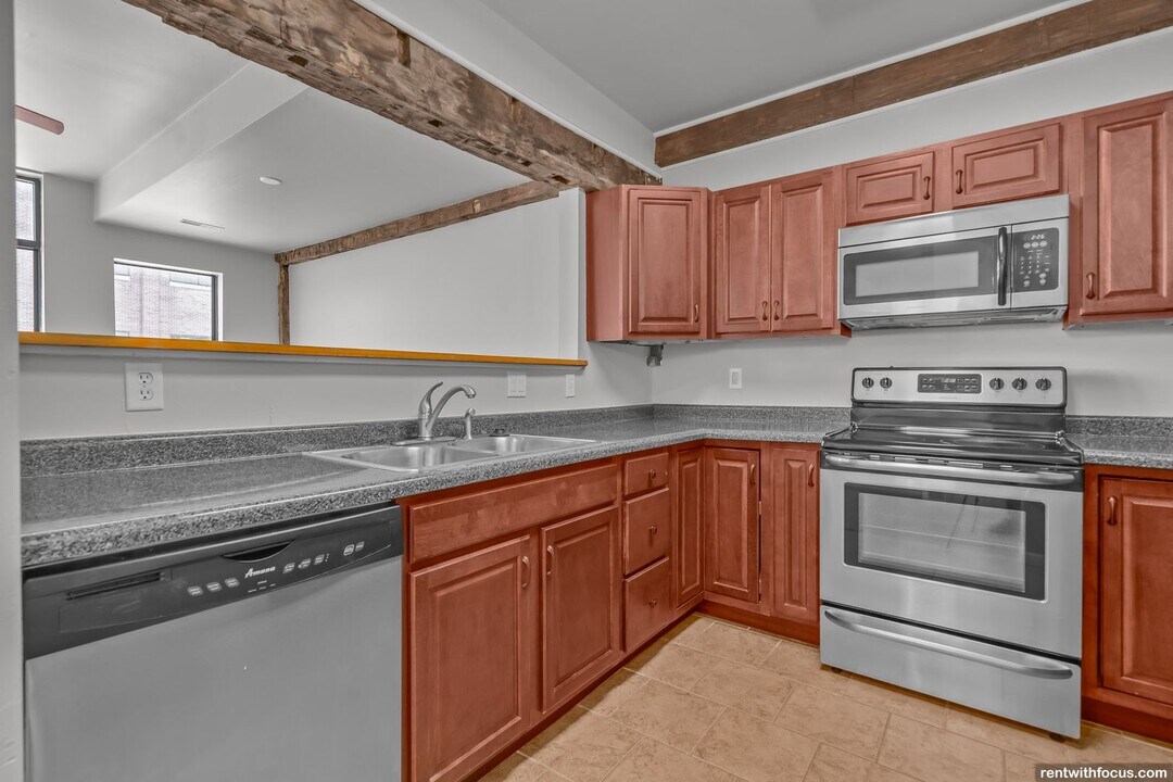 230 Main St in Menasha, WI - Building Photo