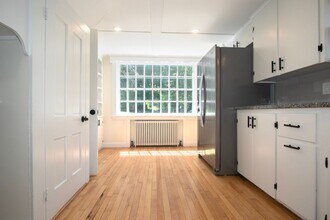 31 Back River Rd in Dover, NH - Building Photo - Building Photo