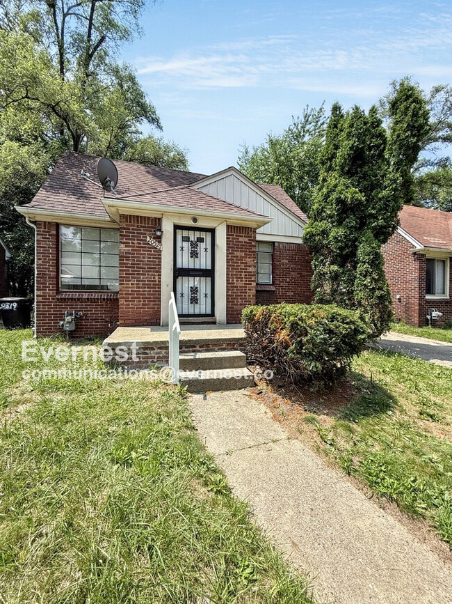 property at 20527 Rosemont Ave