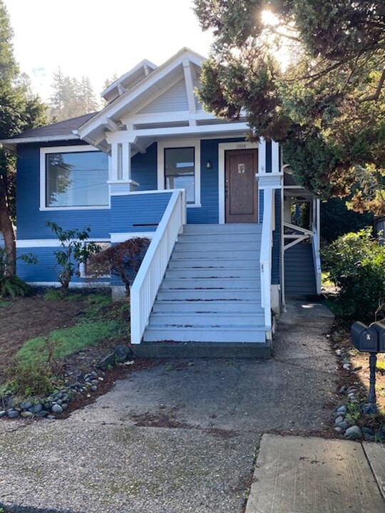 1939 Irving Ave in Astoria, OR - Building Photo