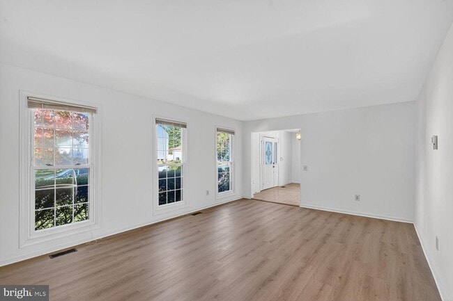 11405 Classical Ln in Silver Spring, MD - Building Photo - Building Photo