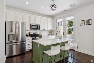 10606 S Redknife Dr in South Jordan, UT - Building Photo - Building Photo